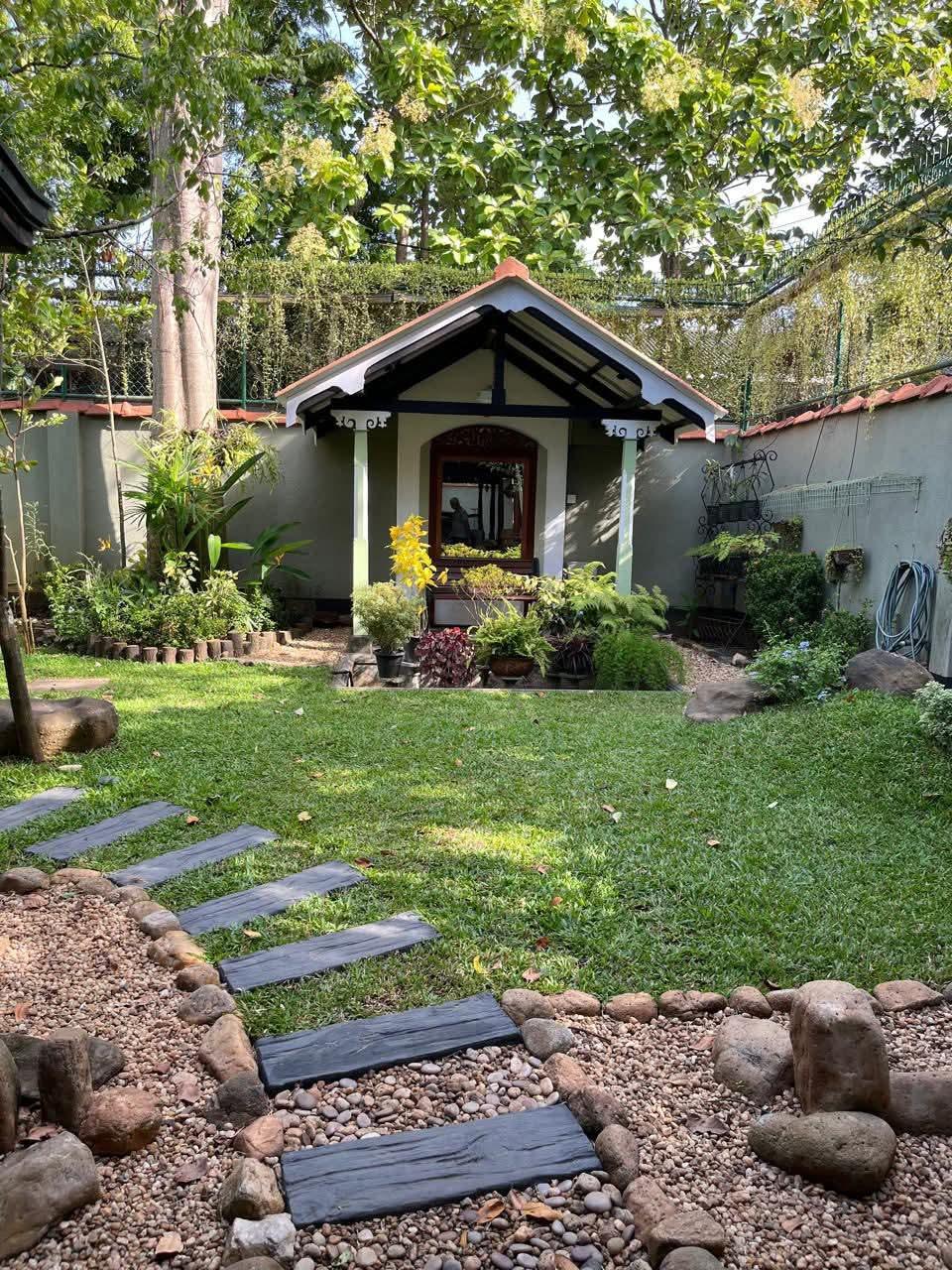 LUXURY 3500 Sqft Vintage House | Solar & Garden | Greenlands Ave, Col 5