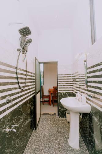 5 AC Room Villa for Rent in Beruwala 400,000 LKR per Month