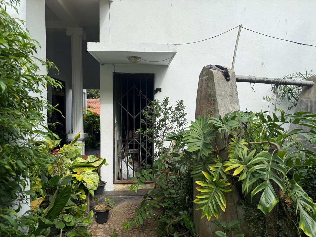 House For Sale - Makola