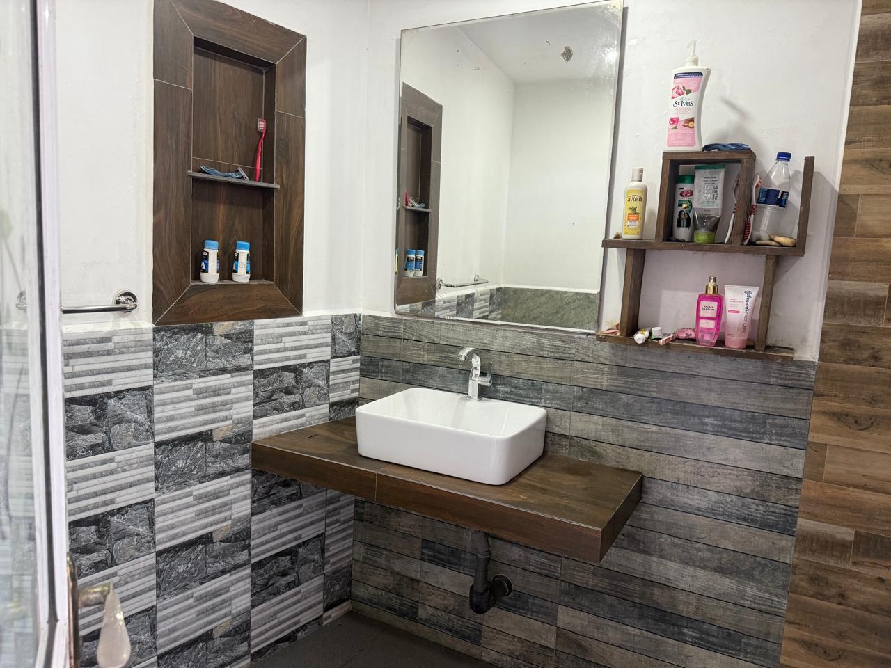 House For Sale - Makola