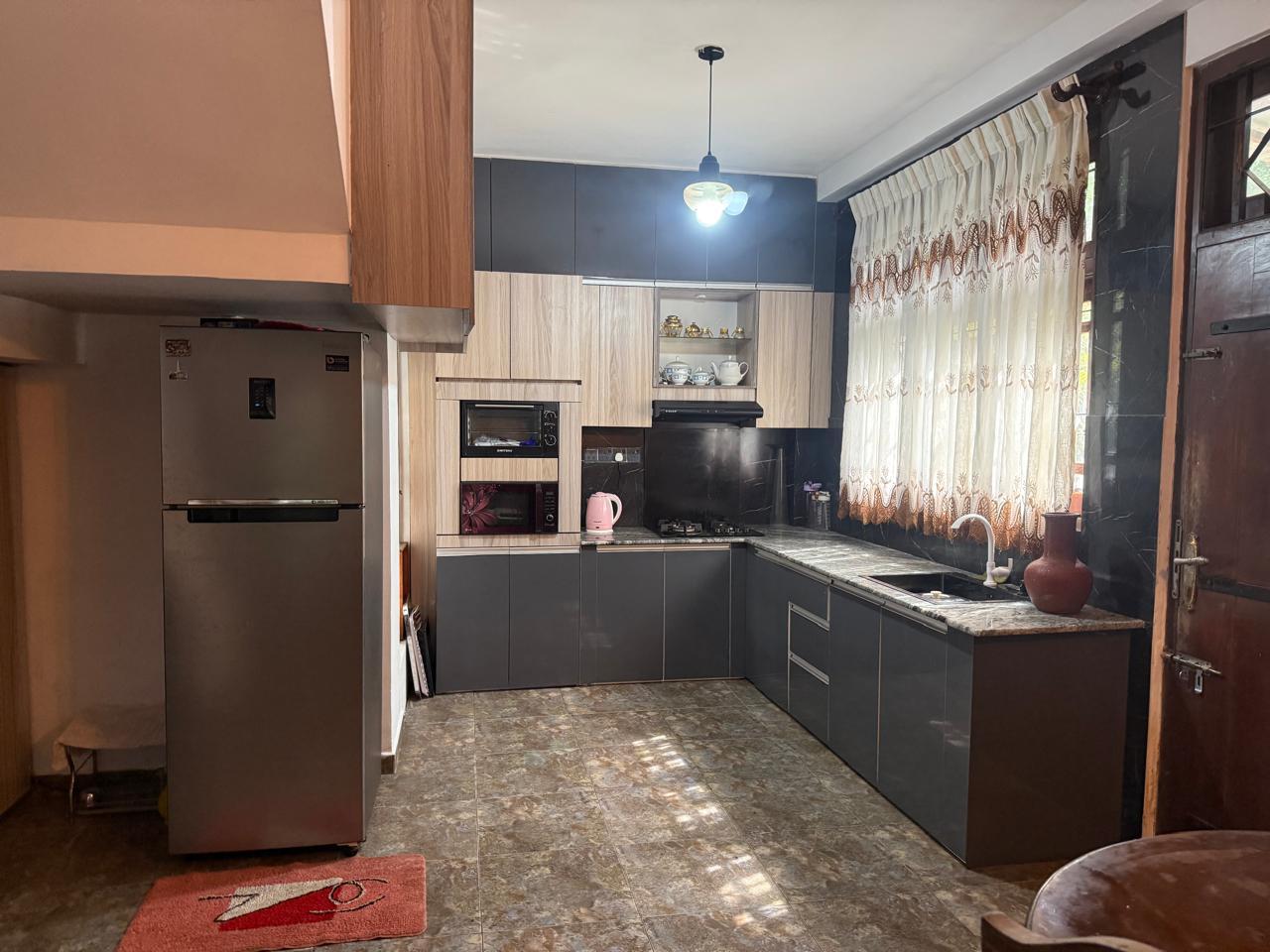 House For Sale - Makola