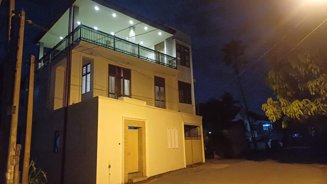 MODERN 3-STORY HOUSE FOR SALE IN KIRULAPONA – COLOMBO 06*