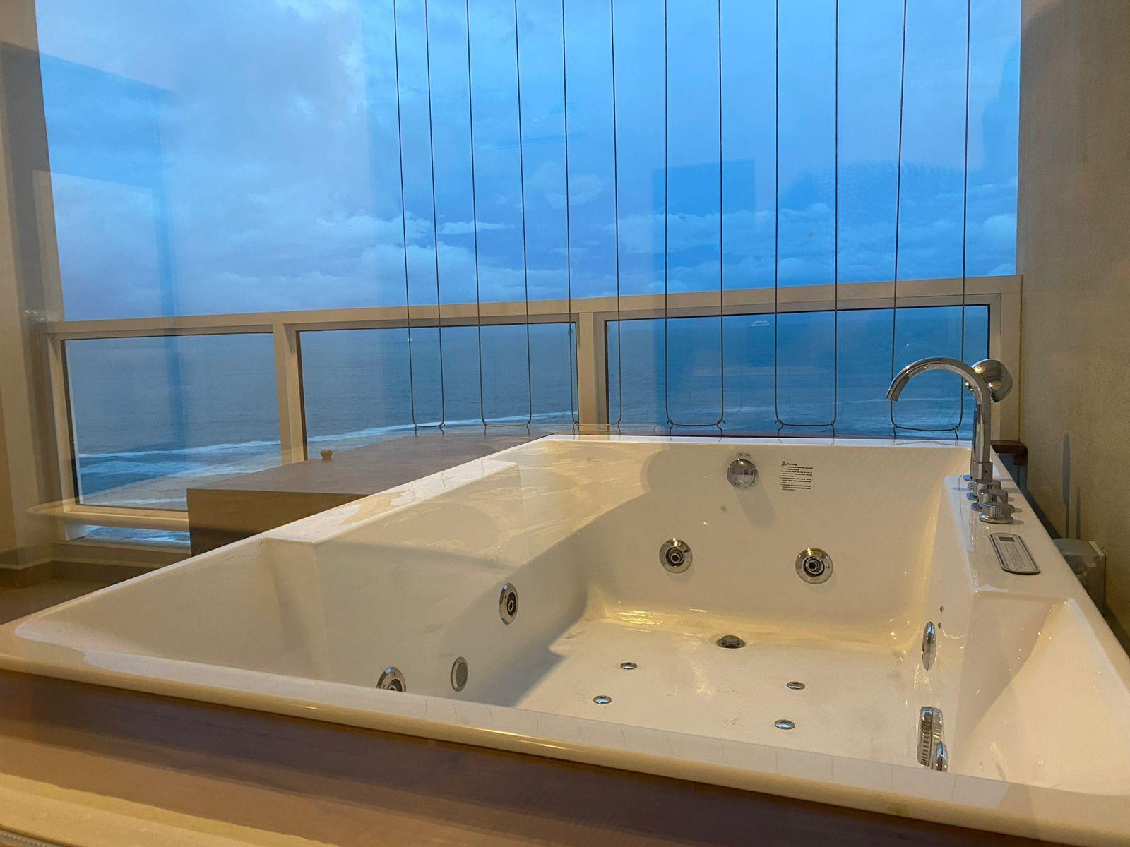 Fully furnished penthouse for sale in Beach front Uswetakeiyawa📍*