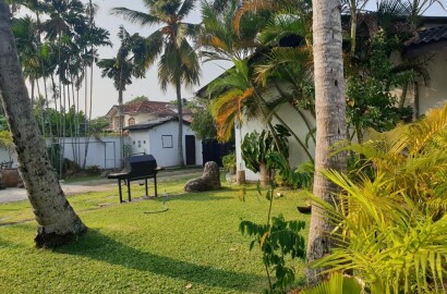 Ice Berg, No.09 Mallika Mawatha, off Templer's Road, 10350 Mount Lavinia