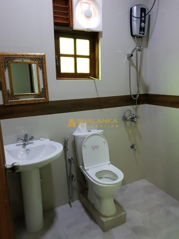 Ice Berg, No.09 Mallika Mawatha, off Templer's Road, 10350 Mount Lavinia