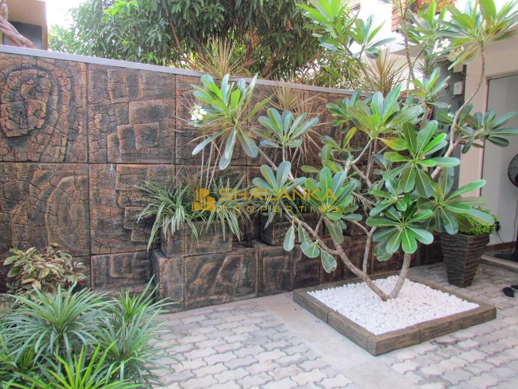 KMC Villa,  30 Sangamitta Avenue, 10350 Mount Lavinia