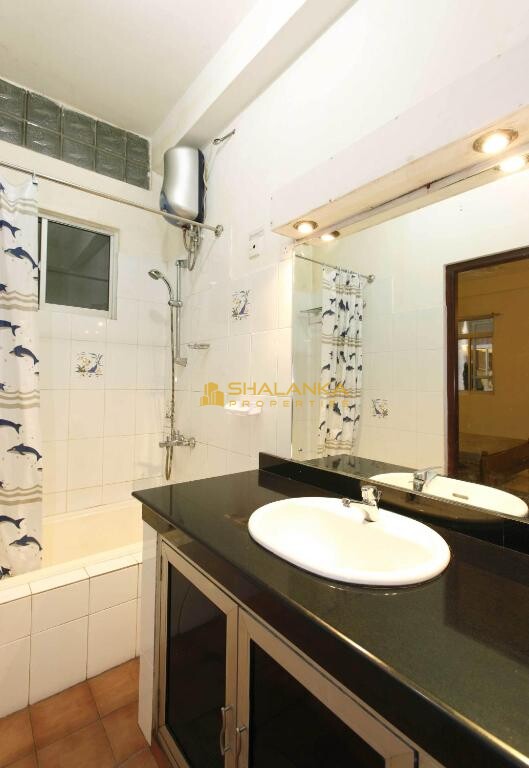 N S Apartment, 19, Circular road, 10370 Mount Lavinia