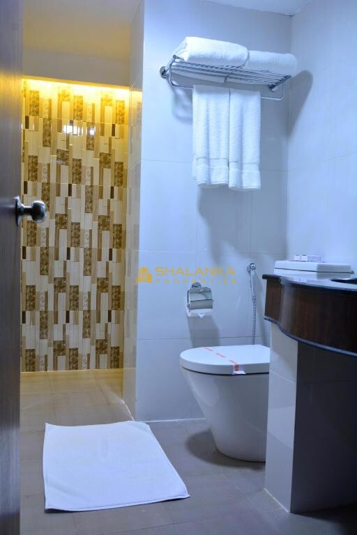 Pearl City Hotel,17, Bauddhaloka Mawatha, Colombo 4