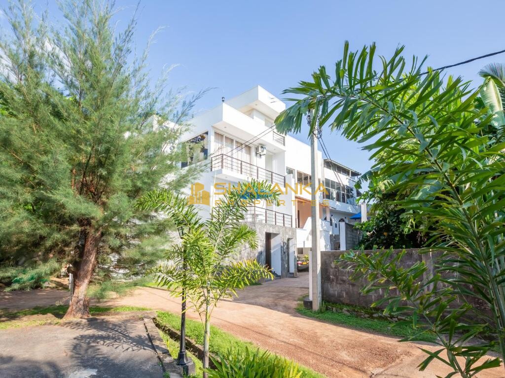 Royal Mount Hotel, No. 41, Vihara Road, 10370 Mount Lavinia,