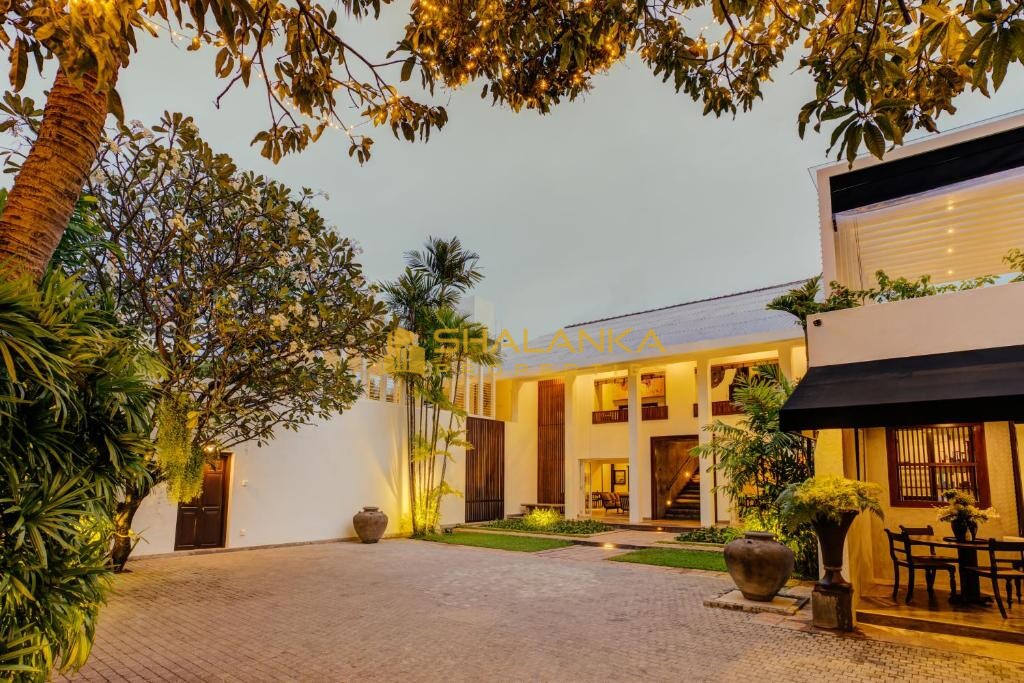 Taru Villas - Lake Lodge, 20, Alvis Terrace, Kollupitiya, Colombo 3