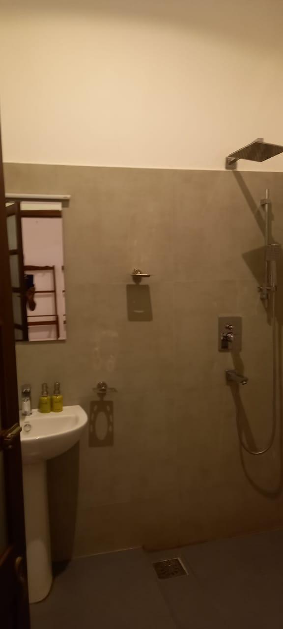 6 BHK Villa for Rent - Kathaluwa - 3,100 US$ per Month