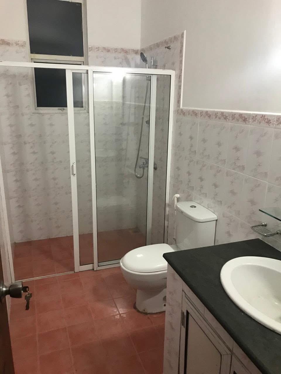 Spacious 6 Bedroom House for Sale in Kirulapana