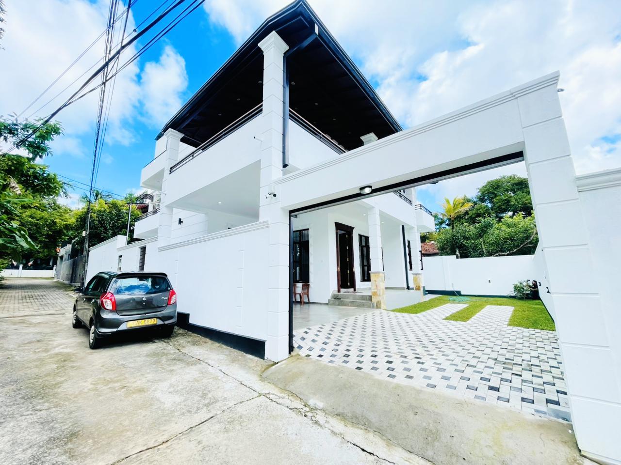 Modern House For Sale In Piliyandala