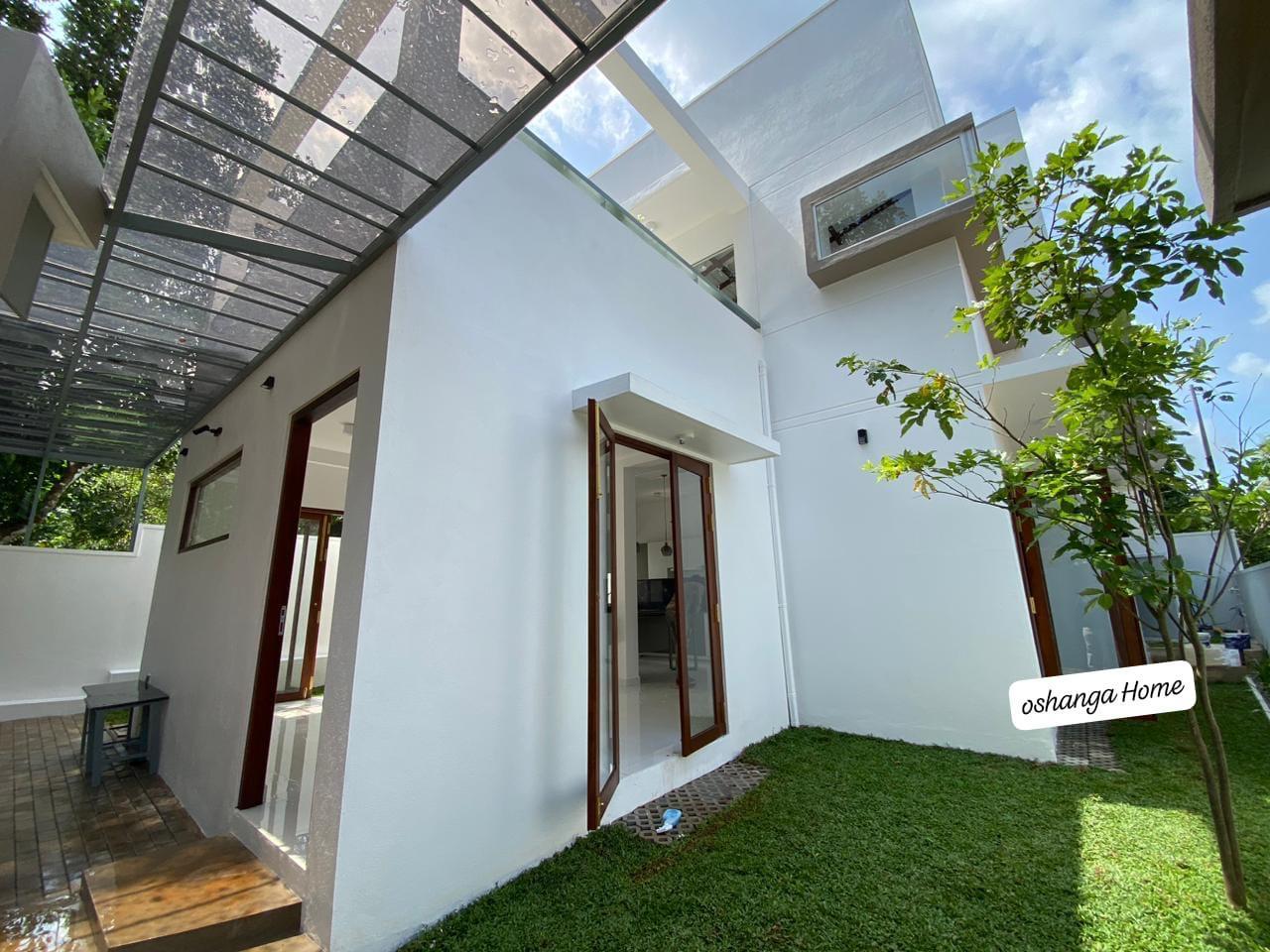 Mordern House For sale  -   Kottawa  Diyagam