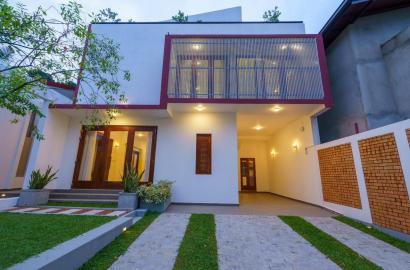 Luxury 3 Storey House For Sale - Kesbewa