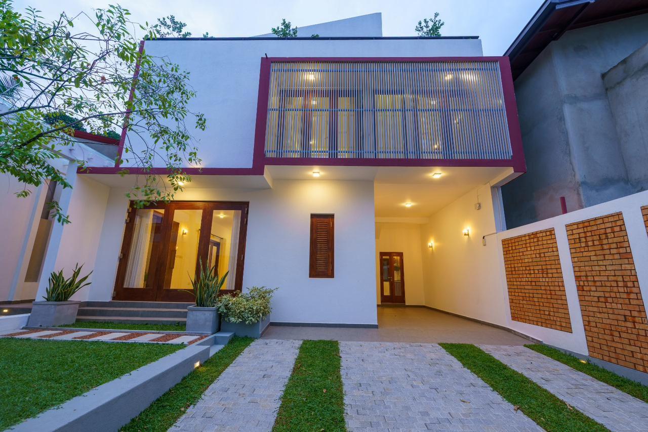 Luxury 3 Storey House For Sale - Kesbewa