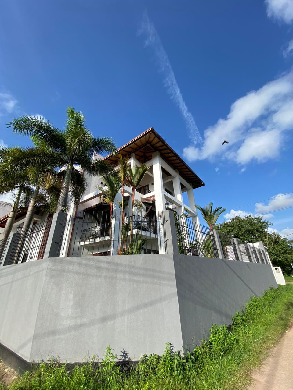 Architecturally Designed Luxury Property for Sale – Ja-Ela, Kapuwatte