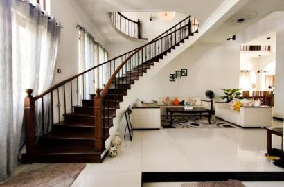 Luxury house with furniture and commercial buildings for sale  in   Alawwa