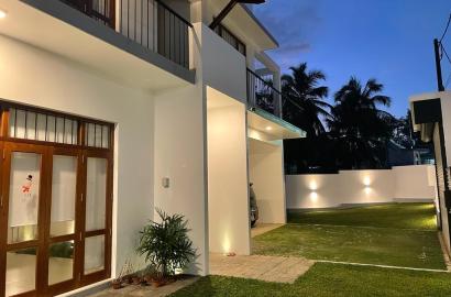 Spacious 5BR Two-Storey House in Dehiwala | 7.7P Land